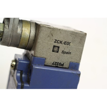 Telemecanique XCKJ1 + ZCKE05 XCK-J1 + ZCK-E05 Limit switch (B1008)